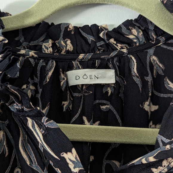 Dôen Baltic Top - Floral Black Scroll Print - Small - Picture 7 of 11